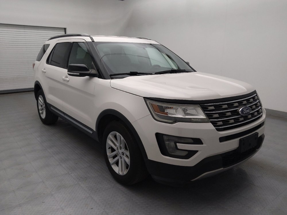 Used 2017 Ford Explorer XLT image 14