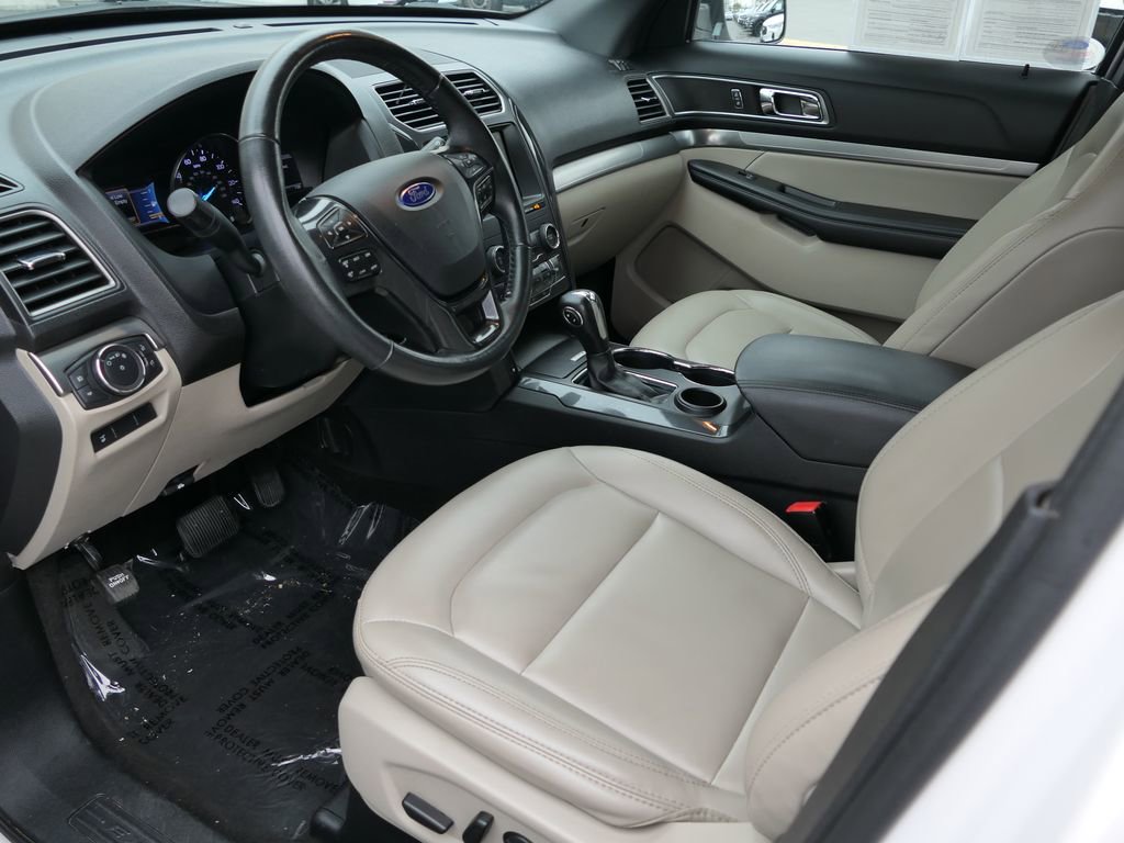Used 2019 Ford Explorer XLT w/ Equipment Group 202A FWD image 13