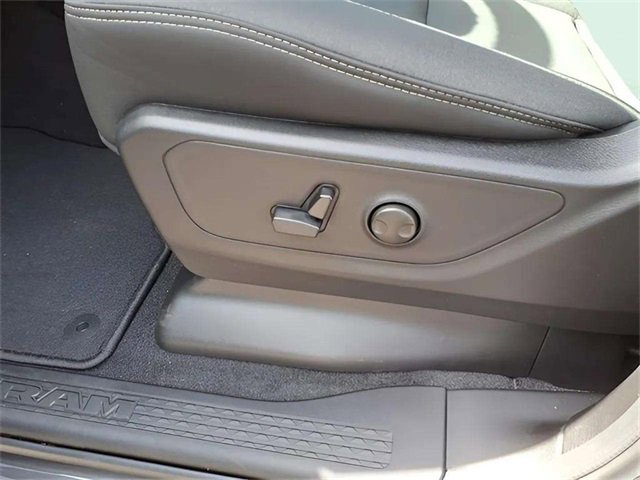 New 2026 RAM 1500 4x4 Crew Cab image 10
