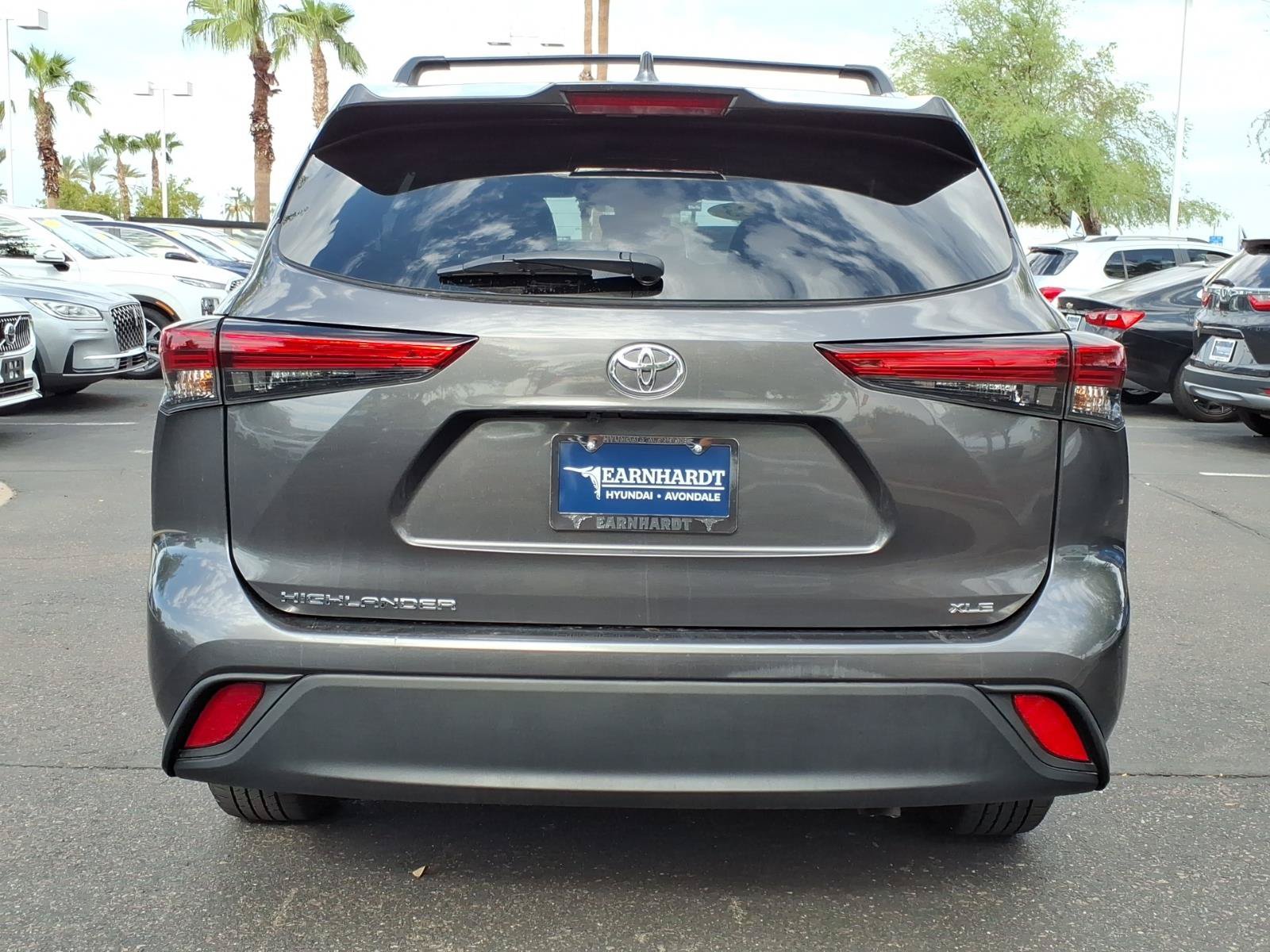 Used 2023 Toyota Highlander XLE FWD image 4