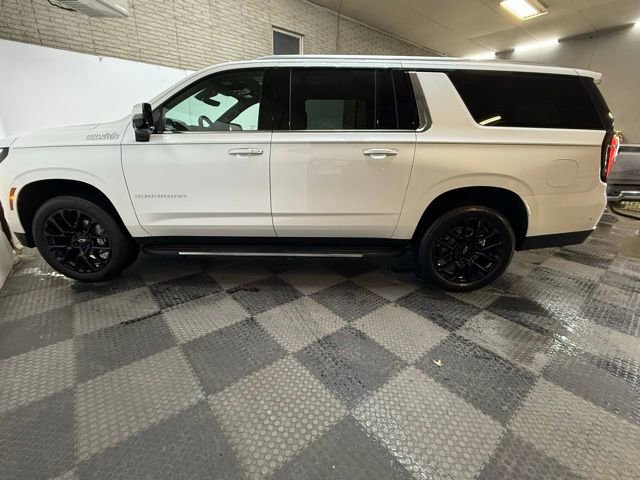 Used 2025 Chevrolet Suburban High Country w/ Sun And Tow Package image 13