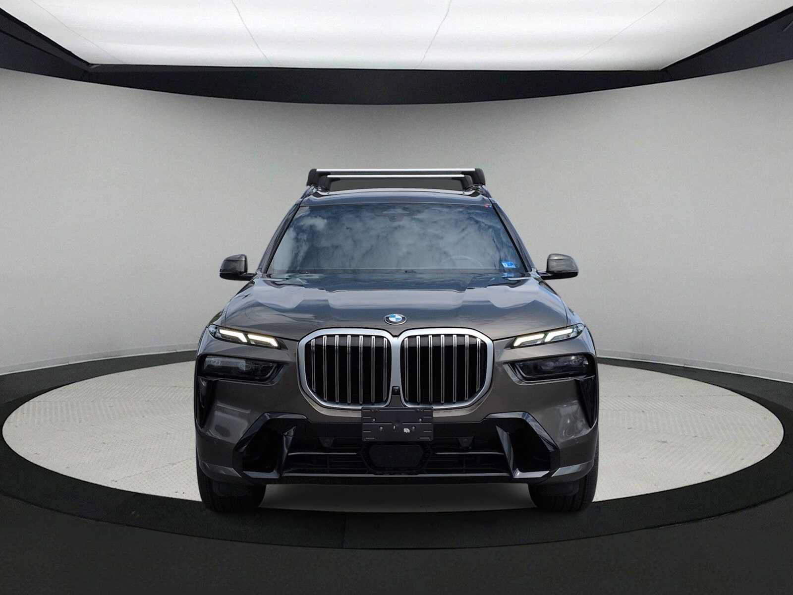 Used 2024 BMW X7 xDrive40i w/ M Sport Package AWD/4WD image 3