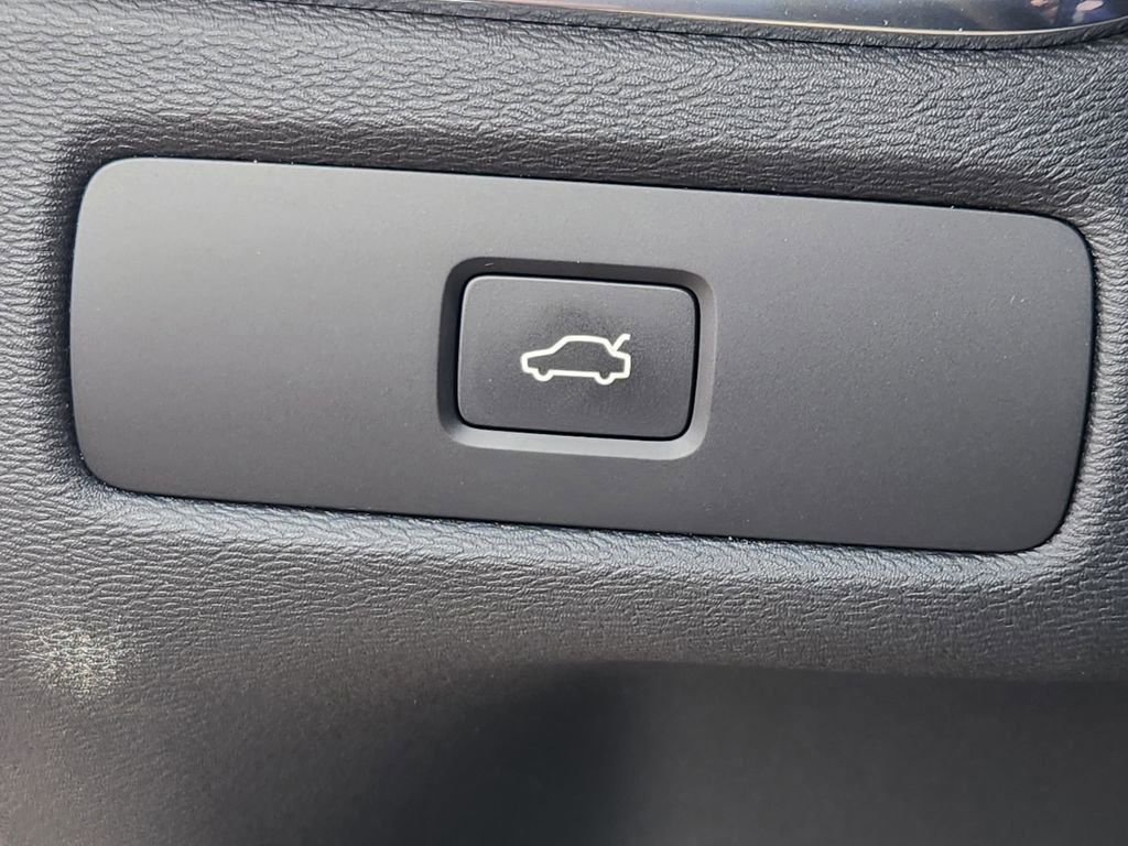 New 2026 Volvo XC60 B5 Ultra w/ Climate Package image 12