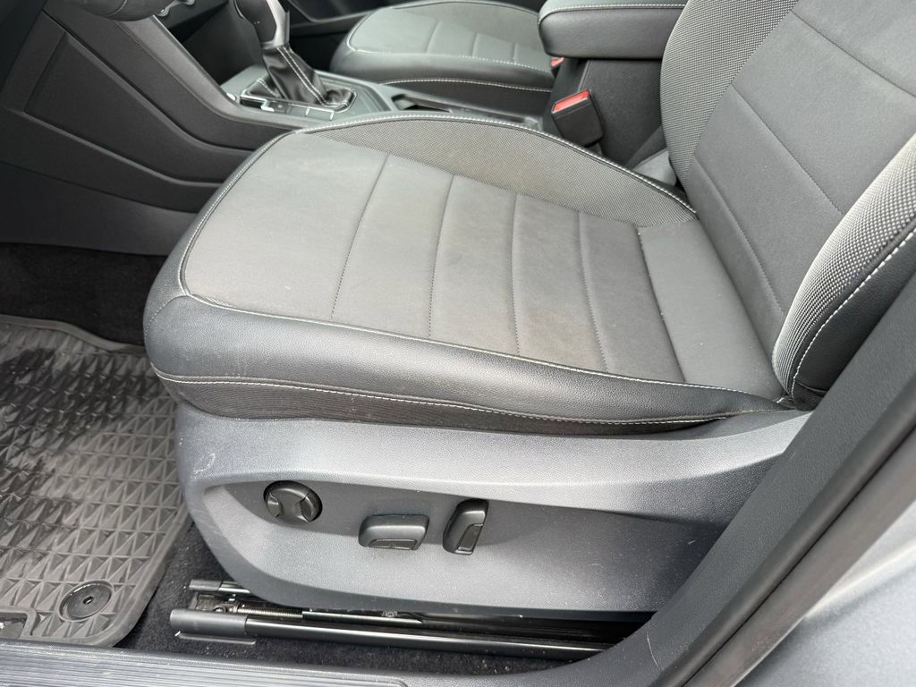 Used 2022 Volkswagen Taos SE FWD image 13