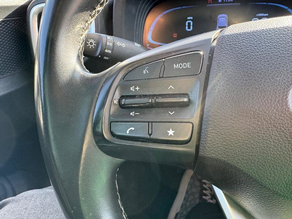 Used 2023 Hyundai Venue SEL image 19