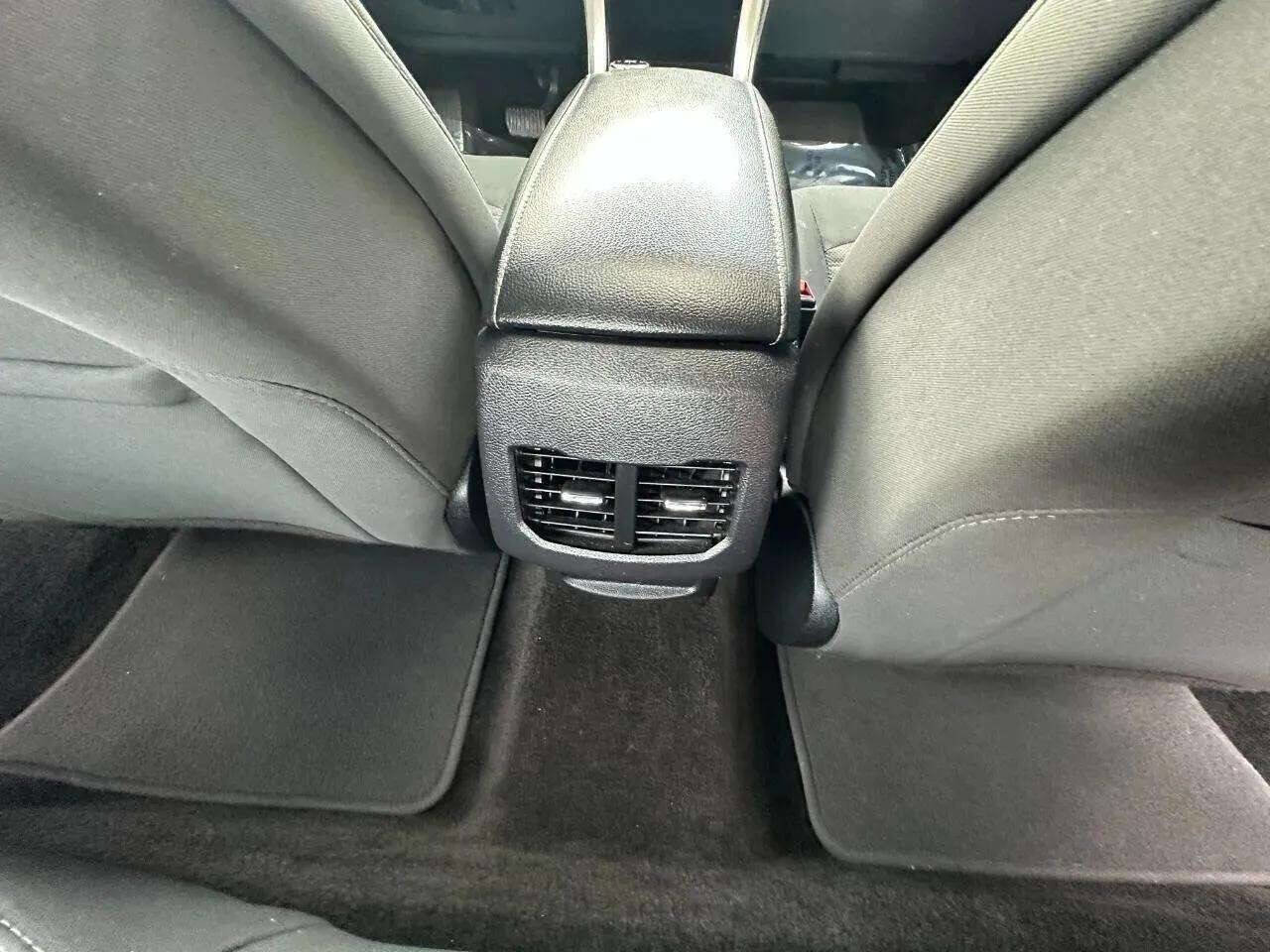 Used 2018 Ford Fusion SE image 35