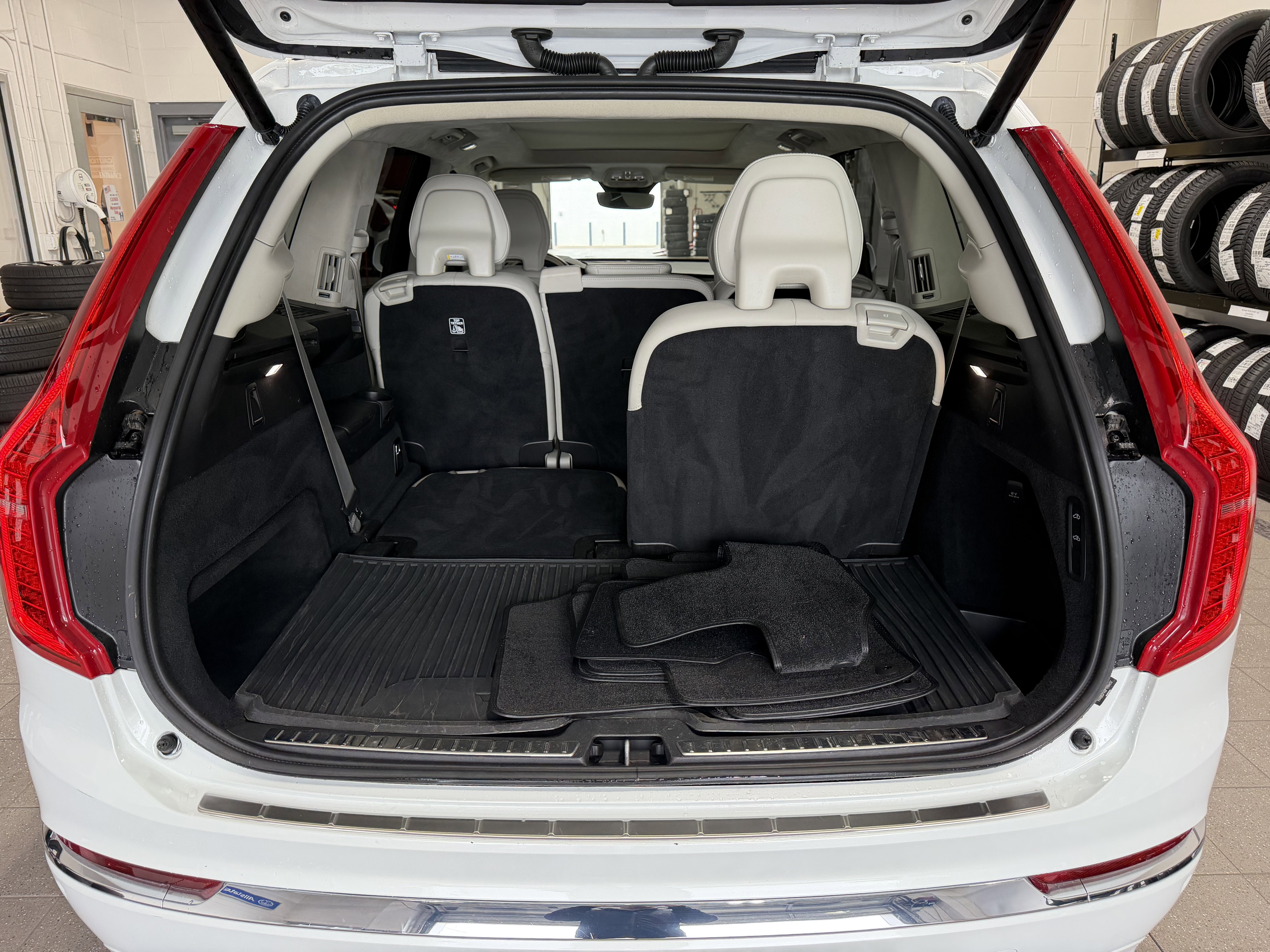 Used 2023 Volvo XC90 B6 Ultimate w/ Lounge Package AWD/4WD image 35