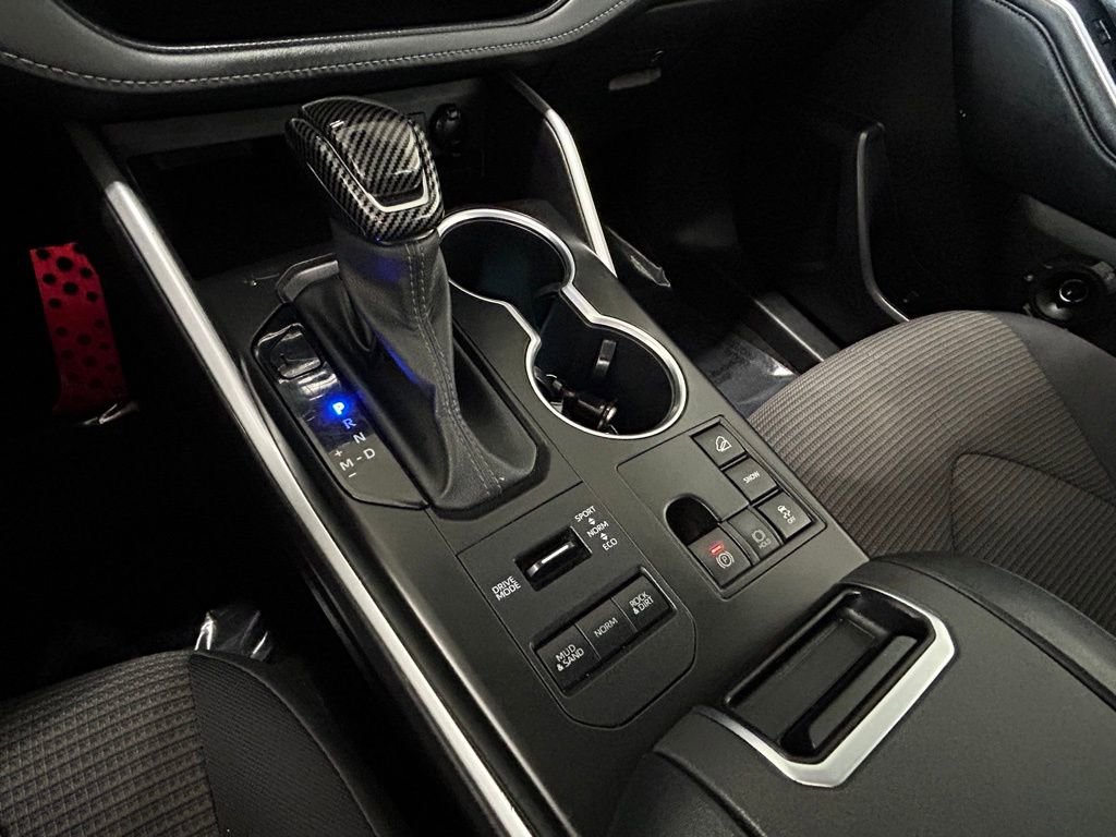 Used 2023 Toyota Highlander LE image 19