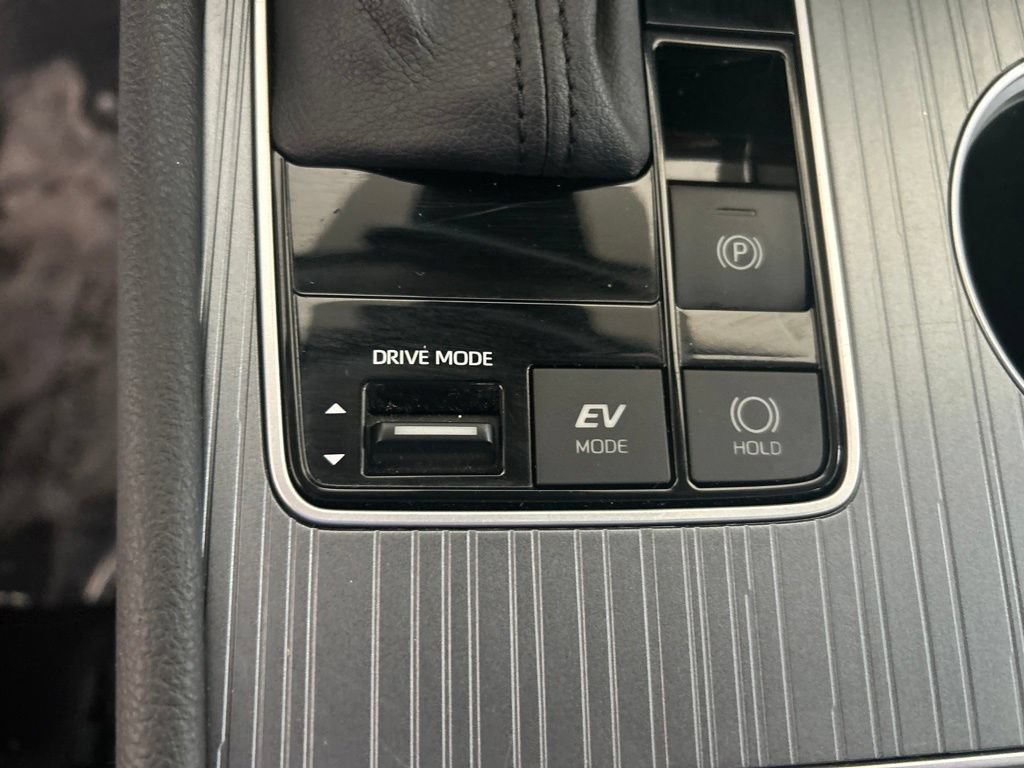 Used 2025 Toyota Sienna XLE FWD image 53