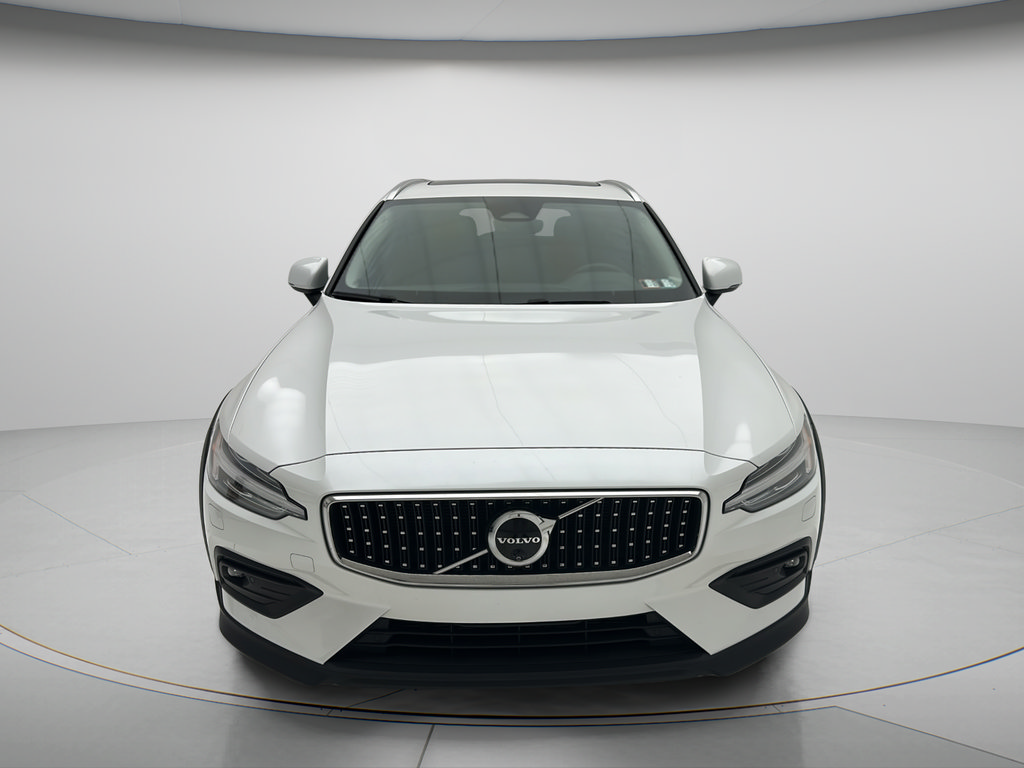 Used 2025 Volvo V60 B5 Cross Country Plus AWD/4WD image 2