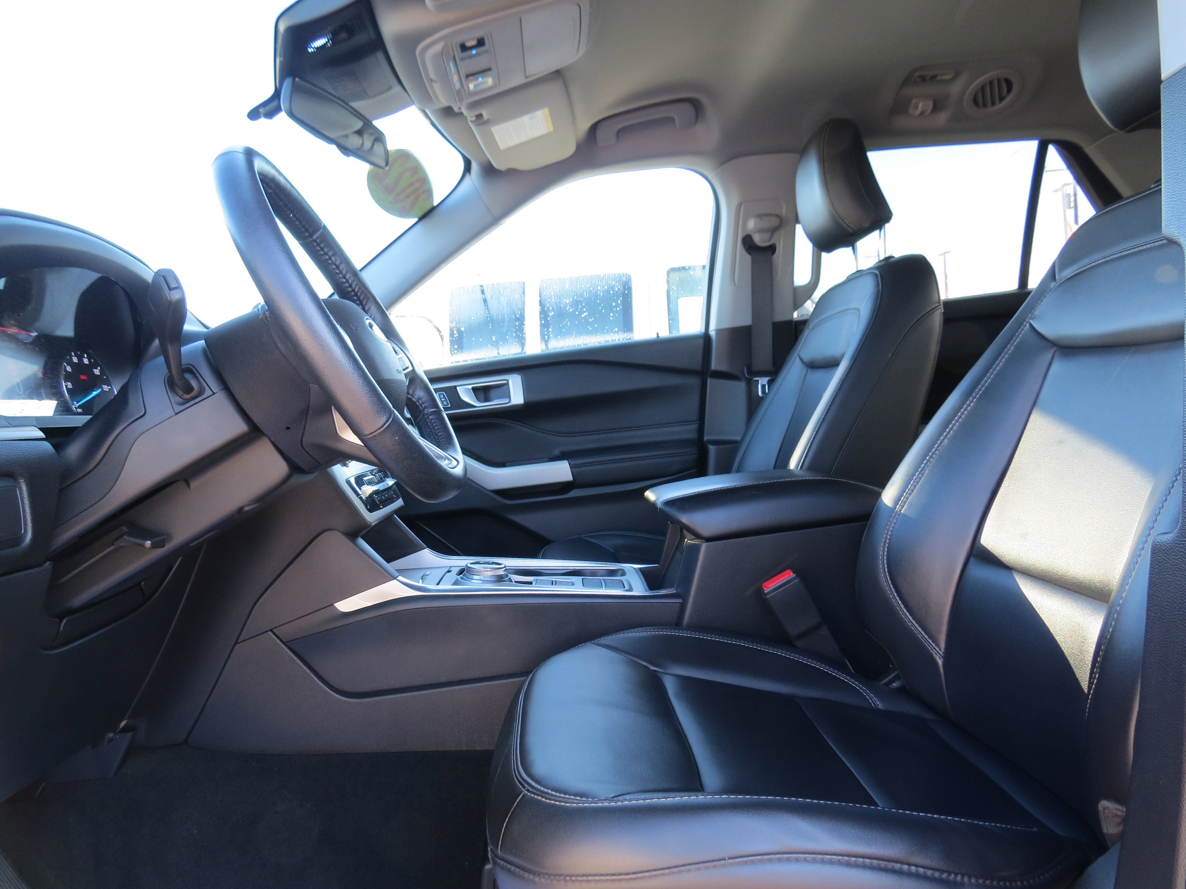 Used 2022 Ford Explorer XLT w/ Equipment Group 202A image 16