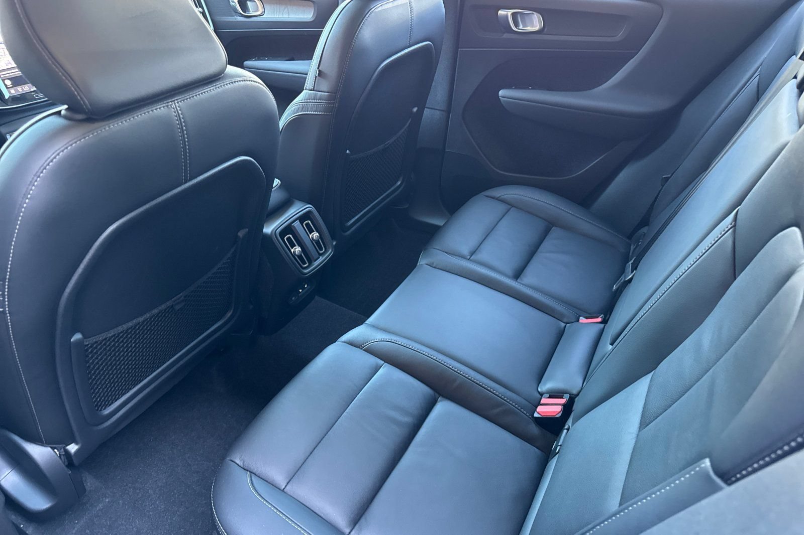 Used 2023 Volvo XC40 B5 Plus w/ Protection Package Premier AWD/4WD image 5