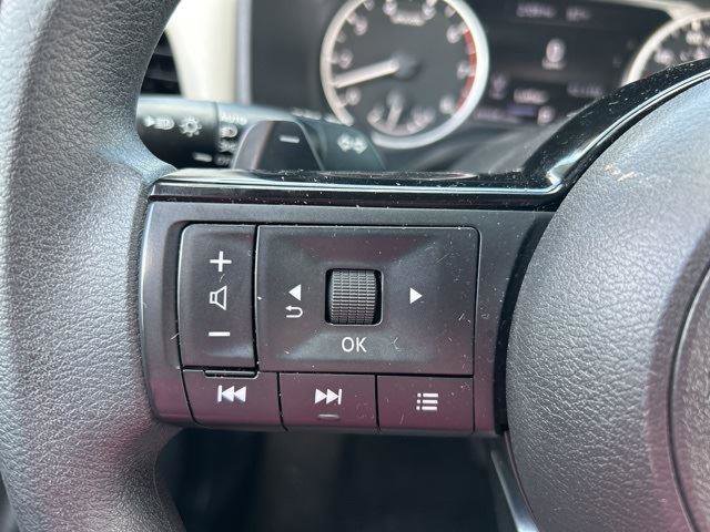 Used 2023 Nissan Rogue SV image 15