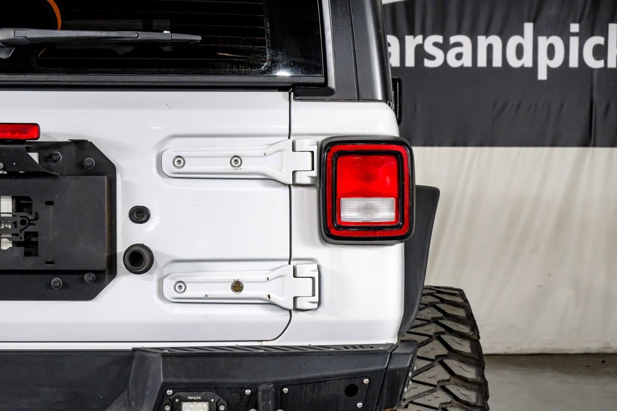 Used 2018 Jeep Wrangler Unlimited Sahara AWD/4WD image 38