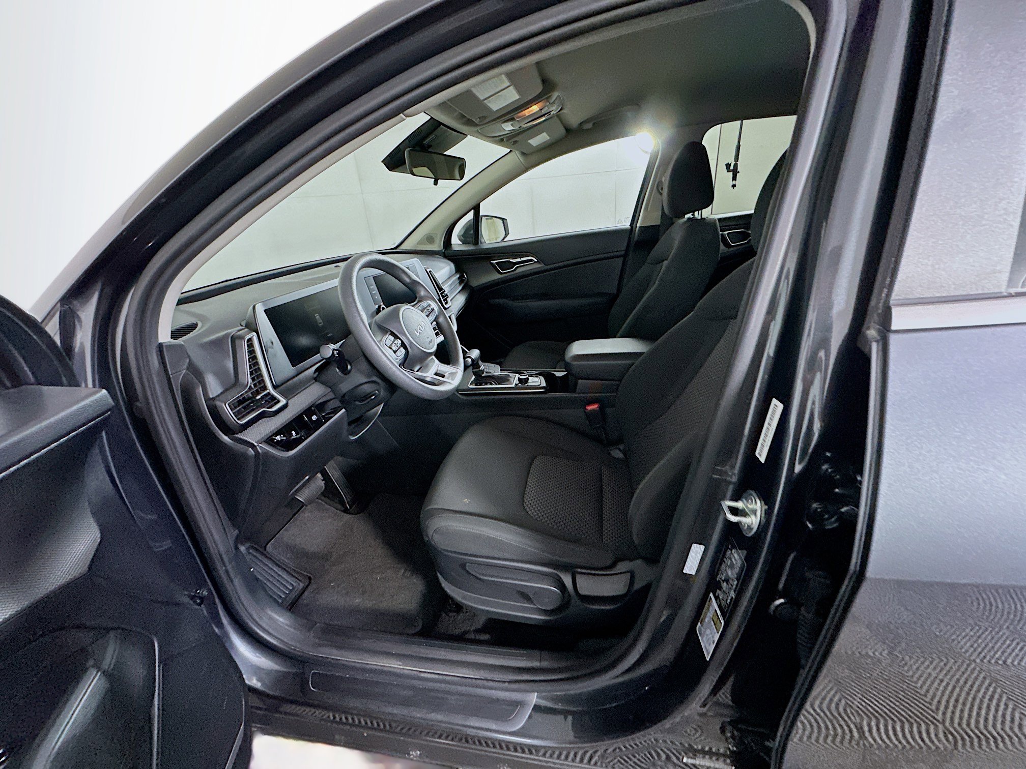 Used 2025 Kia Sportage LX image 13