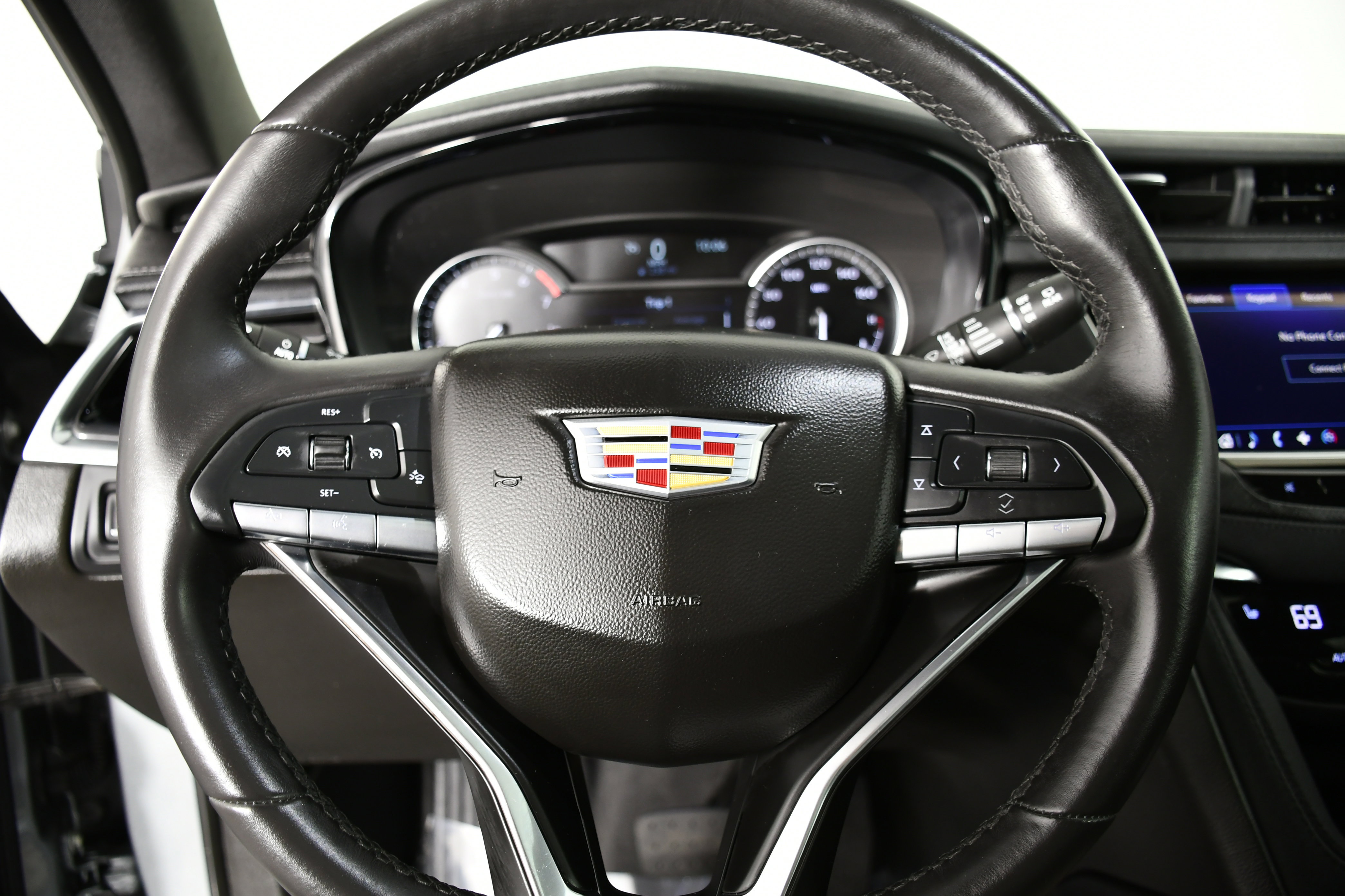 Used 2025 Cadillac XT6 Luxury image 19