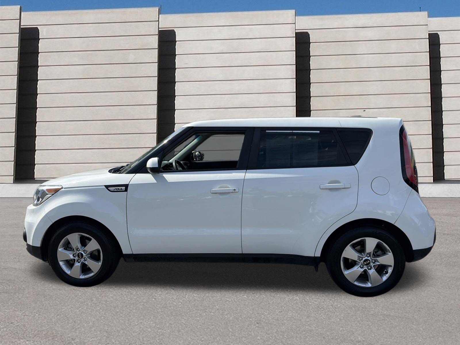 Used 2017 Kia Soul FWD image 2