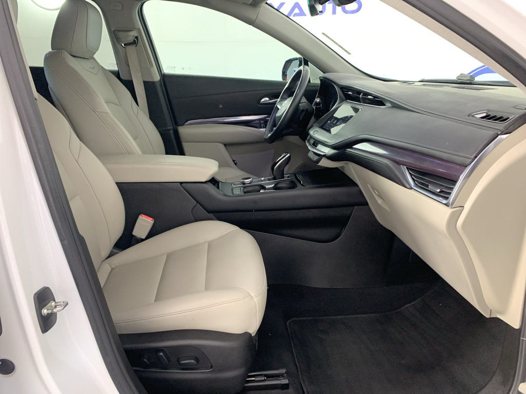 Used 2021 Cadillac XT4 Luxury w/ Cold Weather Package FWD image 39