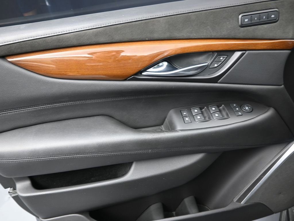 Used 2020 Cadillac Escalade Luxury image 14