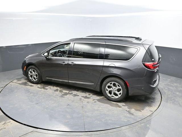 Used 2023 Chrysler Pacifica Limited FWD image 50