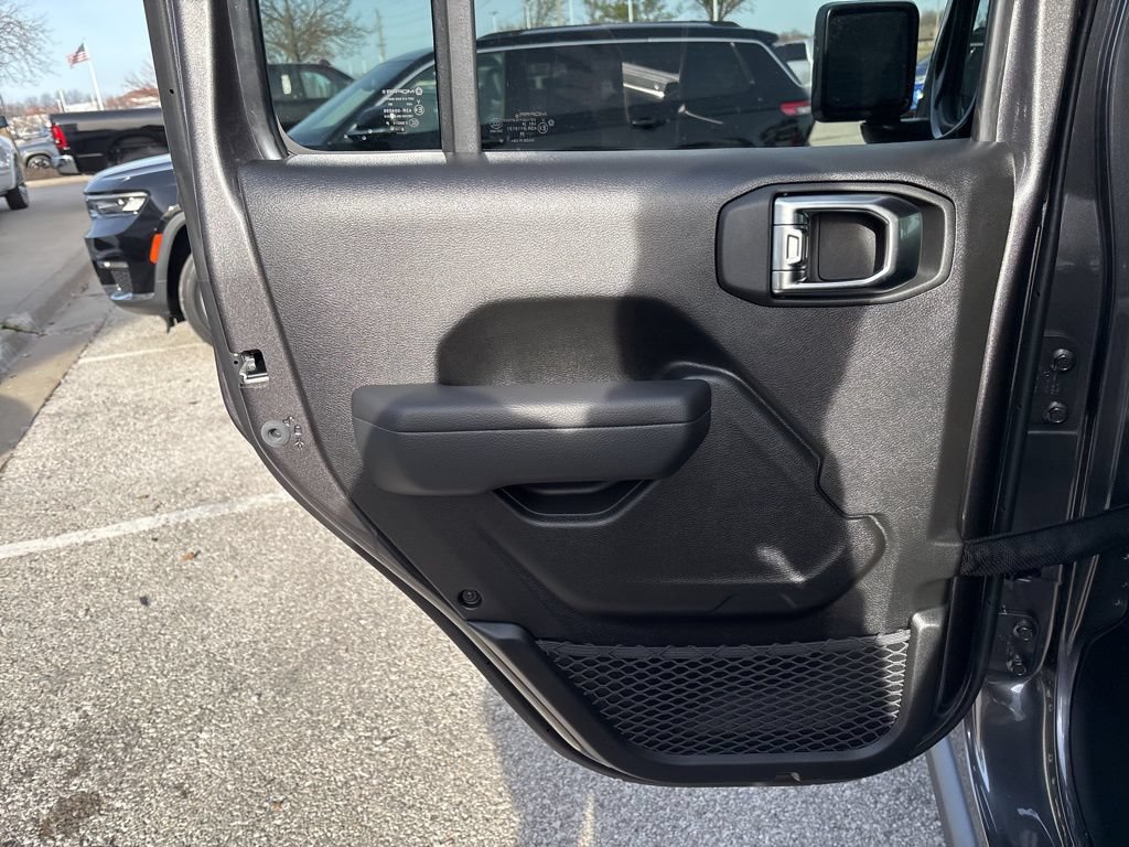 New 2026 Jeep Gladiator Rubicon w/ Steel Power Dome Hood Package AWD/4WD image 38