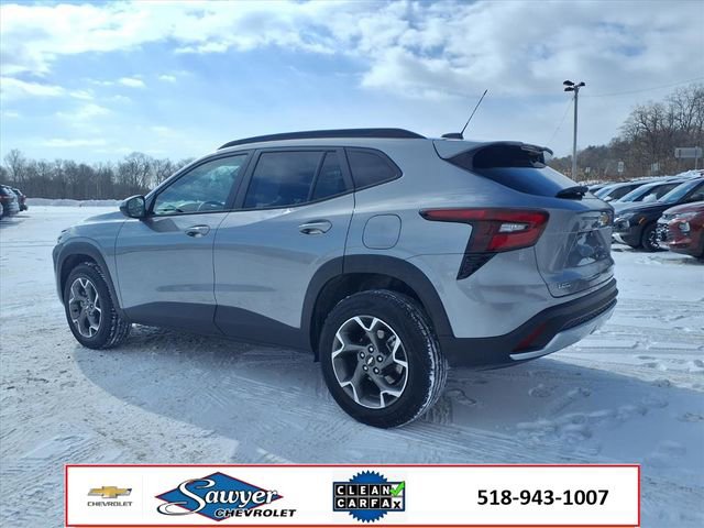 Used 2025 Chevrolet Trax LT w/ LT Convenience Package image 5