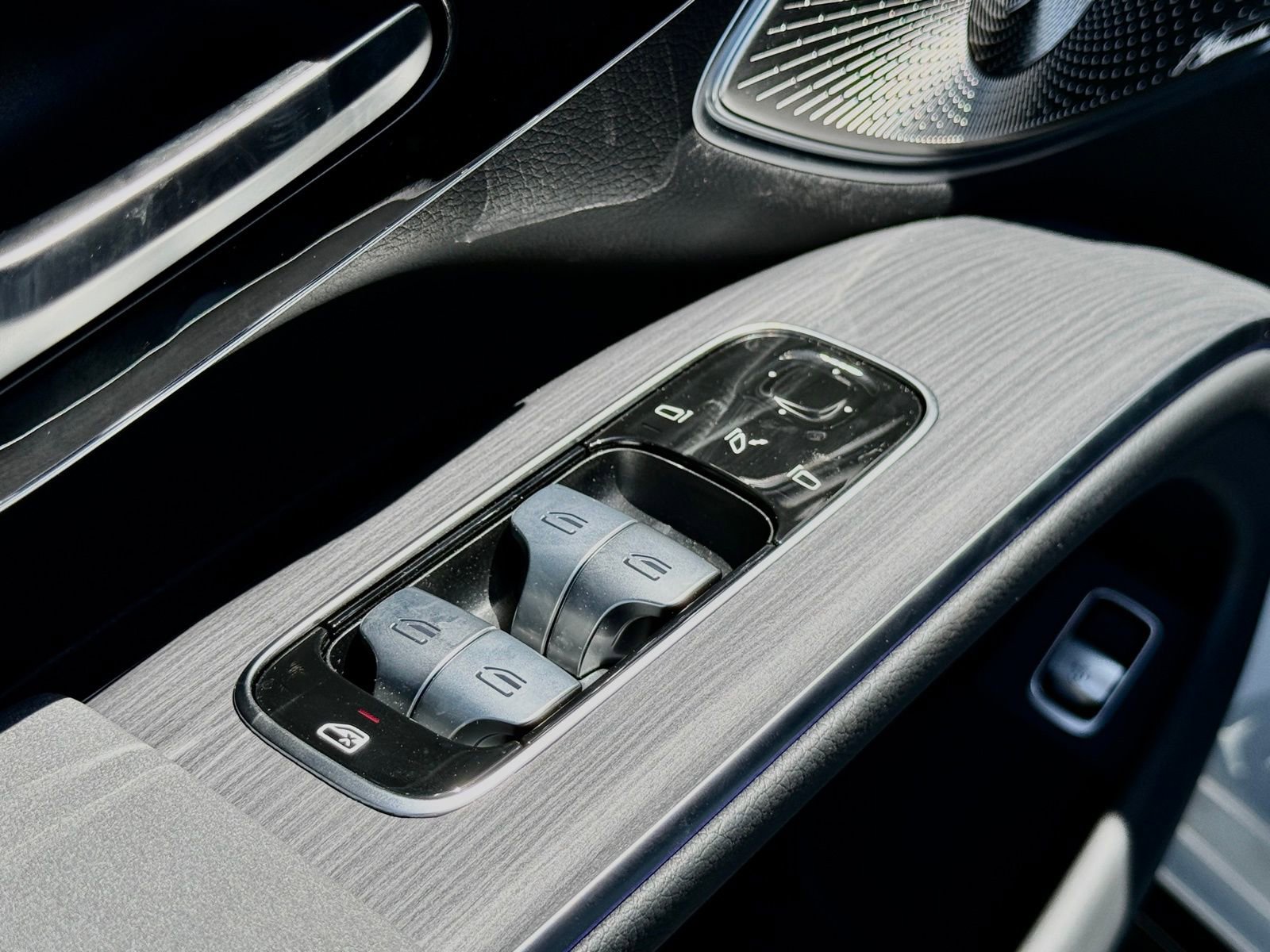 New 2026 Mercedes-Benz EQS 550 4MATIC SUV image 17