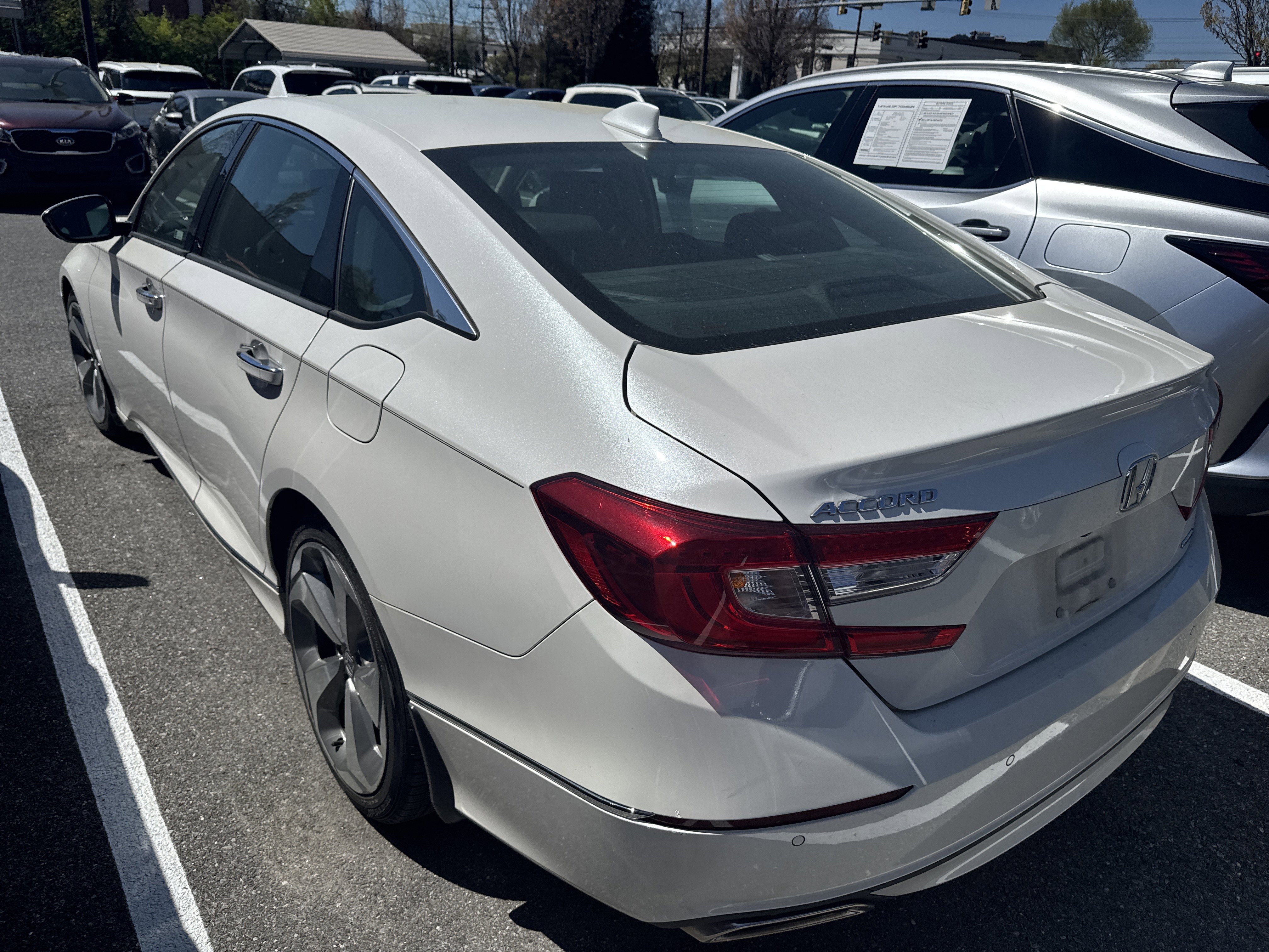 Used 2018 Honda Accord Touring image 2