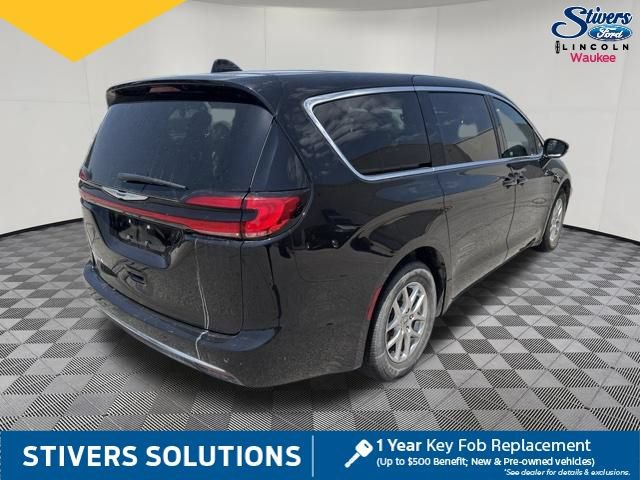 Used 2025 Chrysler Pacifica Select FWD image 6
