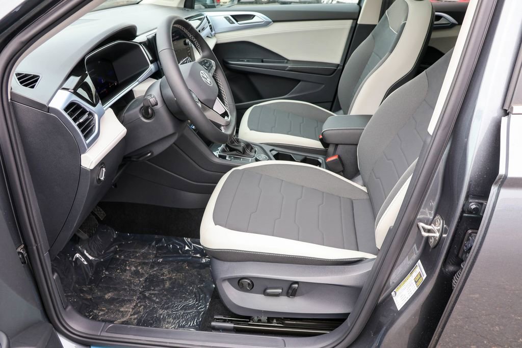 New 2025 Volkswagen Taos SE image 21