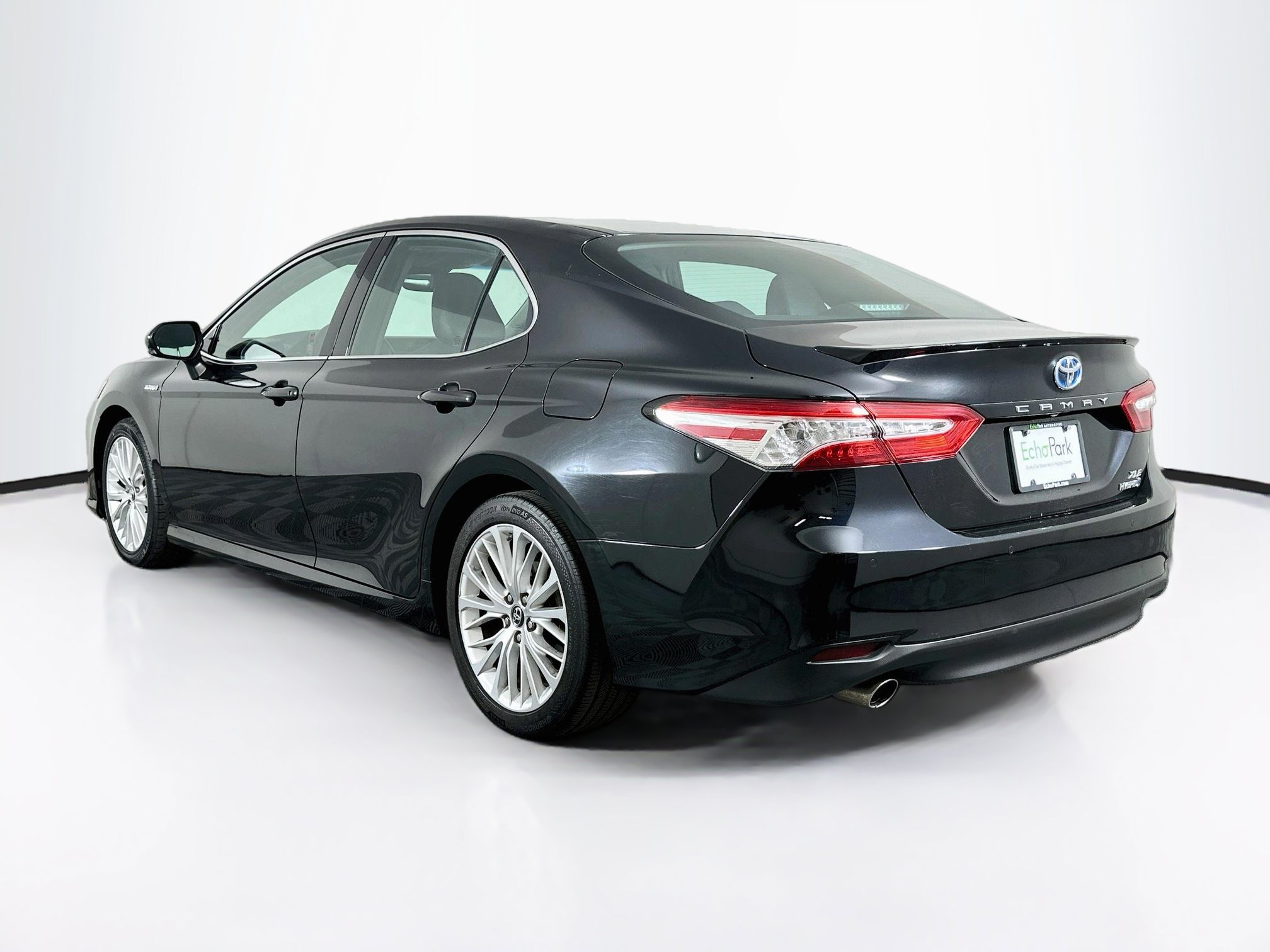 Used 2018 Toyota Camry XLE FWD image 5
