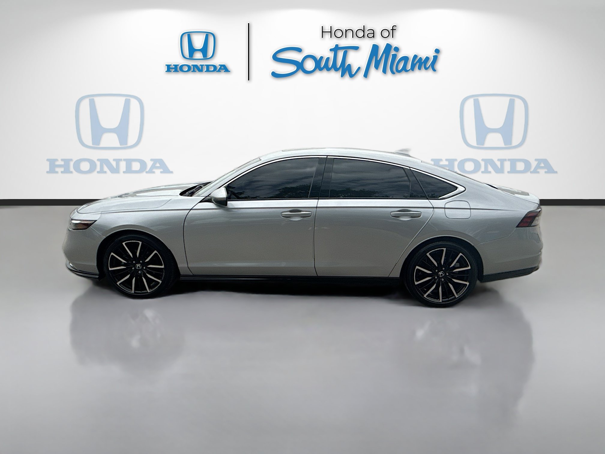 Certified 2023 Honda Accord Touring image 4