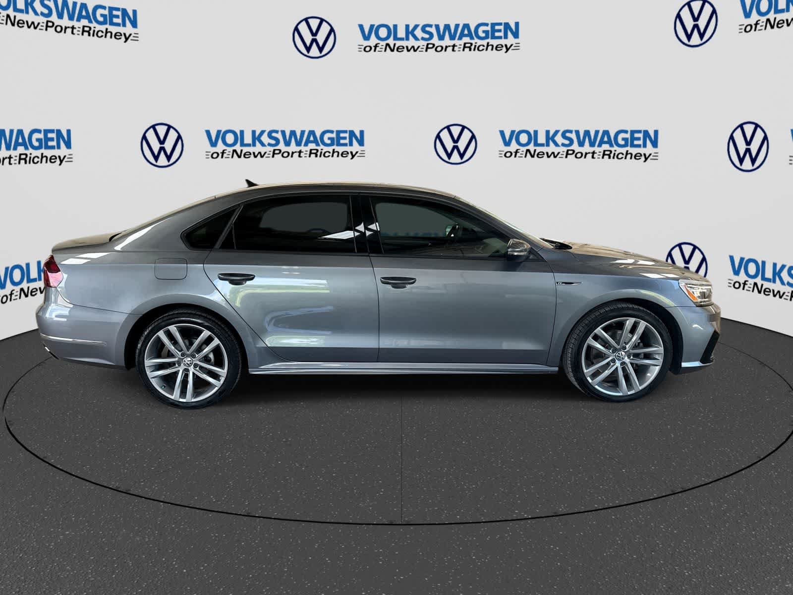 Used 2018 Volkswagen Passat 2.0T R-Line FWD image 15