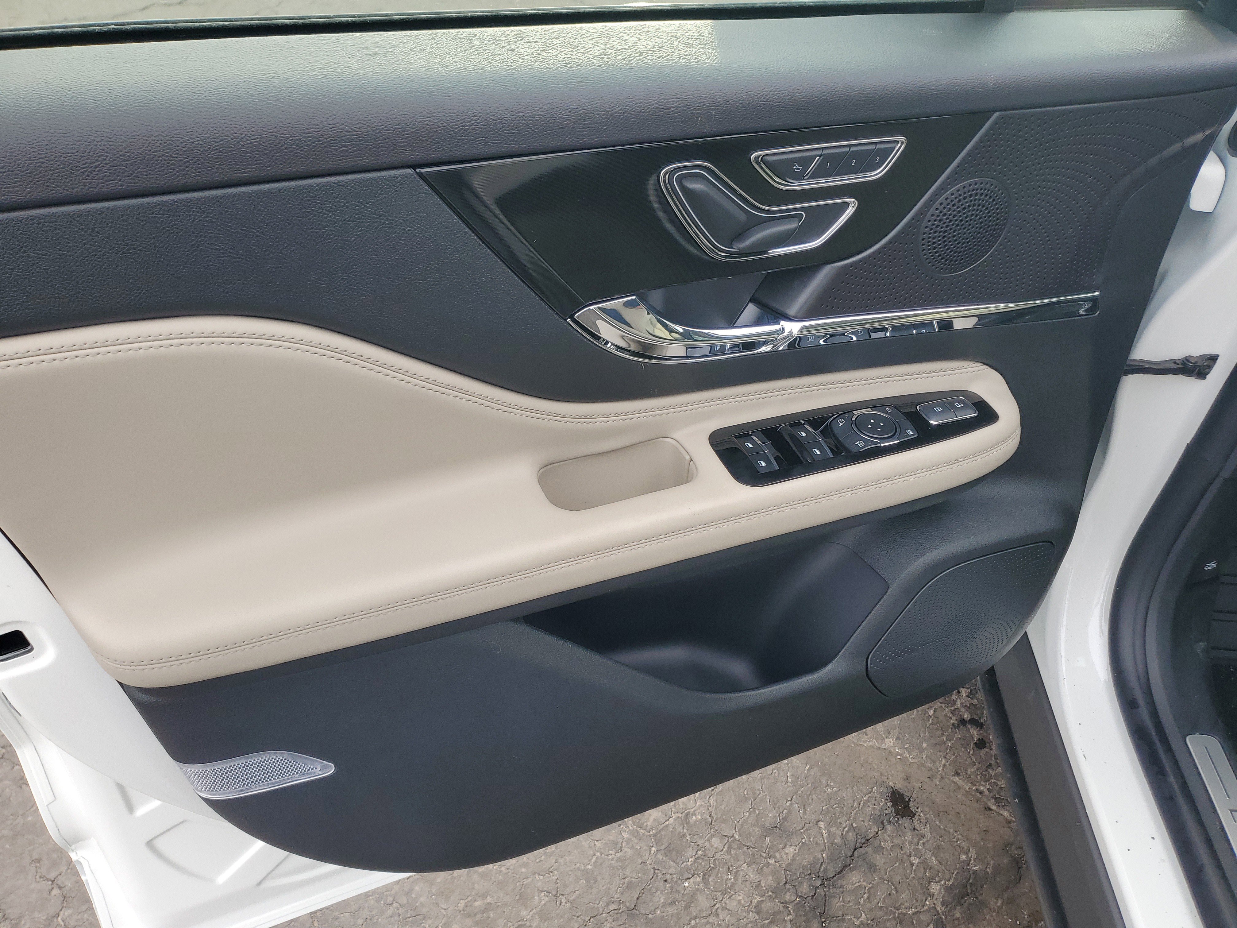 New 2026 Lincoln Corsair Premiere image 8