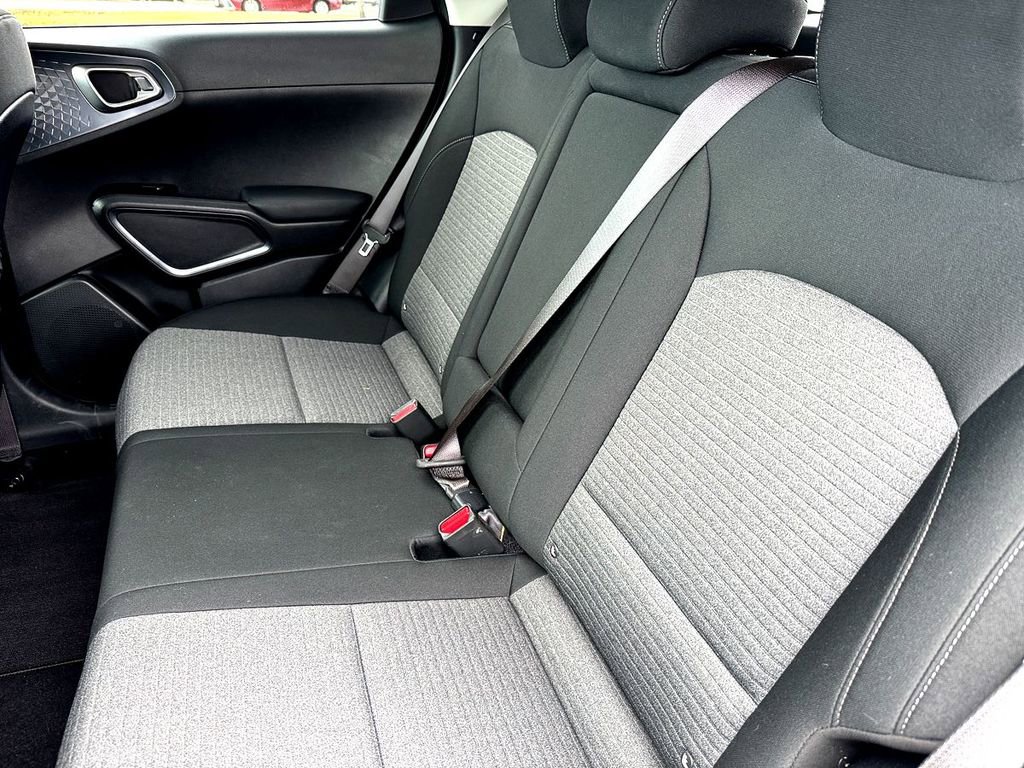 Used 2025 Kia Soul EX image 27