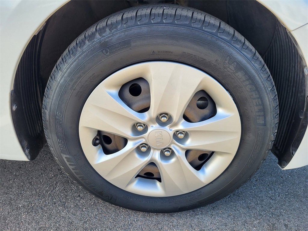 Used 2017 Kia Forte LX w/ LX Popular Package image 19