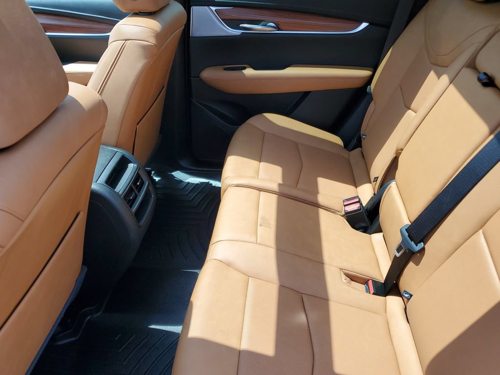 Certified 2024 Cadillac XT5 Premium Luxury w/ LPO, Floor Liner Package AWD/4WD image 26