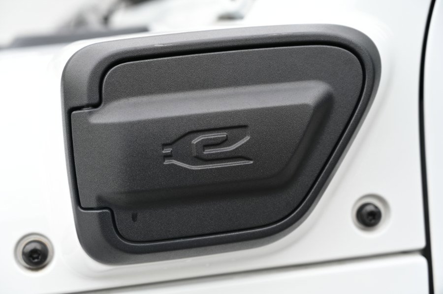 Used 2023 Jeep Wrangler Sahara image 13