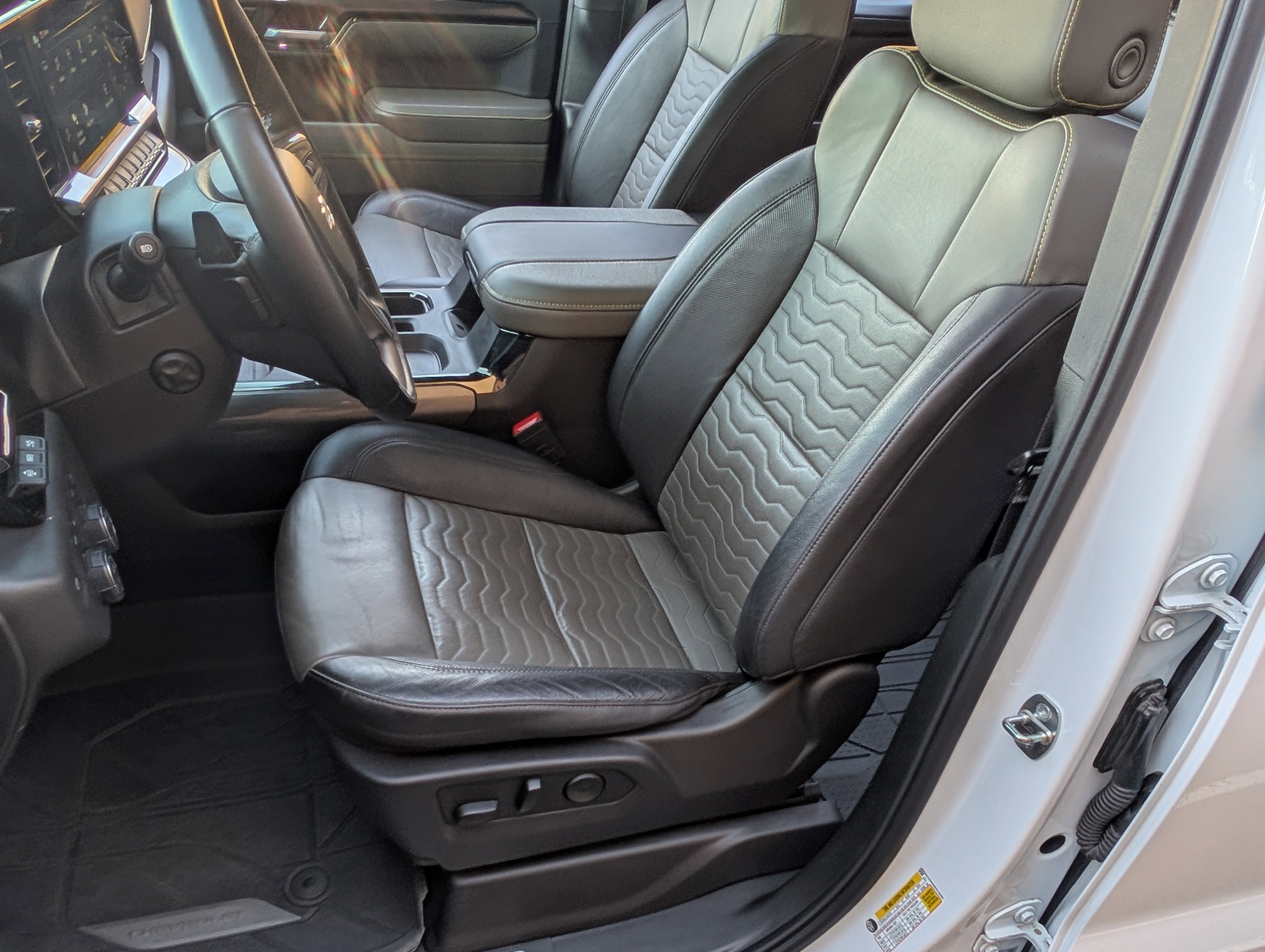 Used 2024 Chevrolet Silverado 1500 ZR2 w/ Technology Package image 17