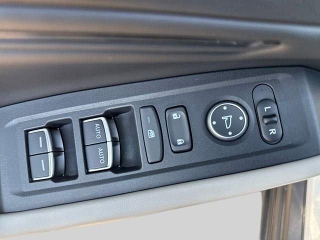 Used 2023 Honda Accord EX image 5