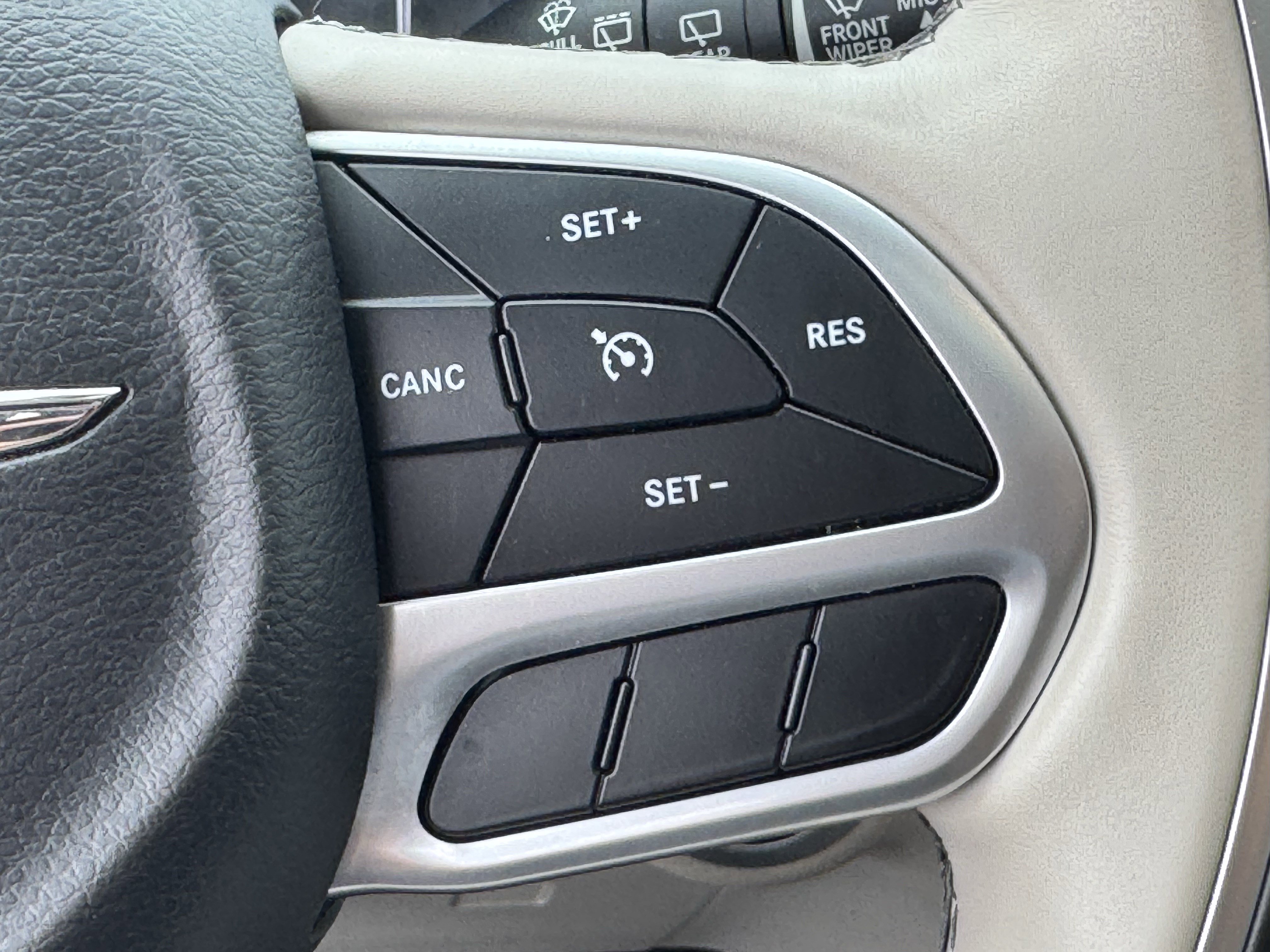Used 2018 Chrysler Pacifica Limited FWD image 23