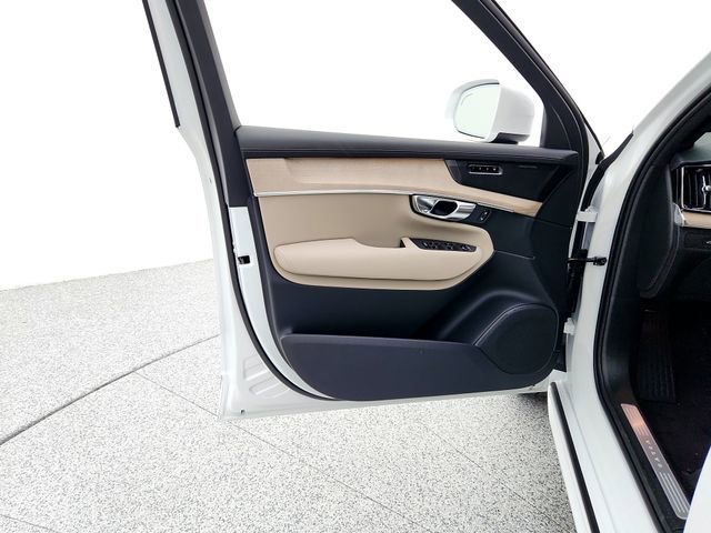 New 2026 Volvo XC90 B6 Plus w/ Protection Package Premier image 27