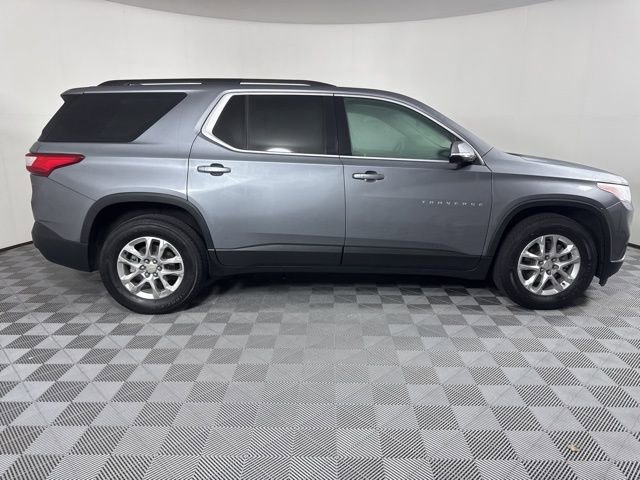 Used 2020 Chevrolet Traverse LT w/ Driver Confidence II Package image 2