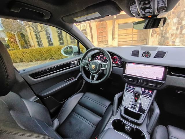 Used 2020 Porsche Cayenne image 34