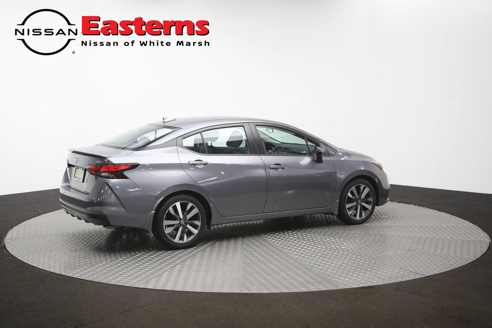 Used 2021 Nissan Versa SR FWD image 41