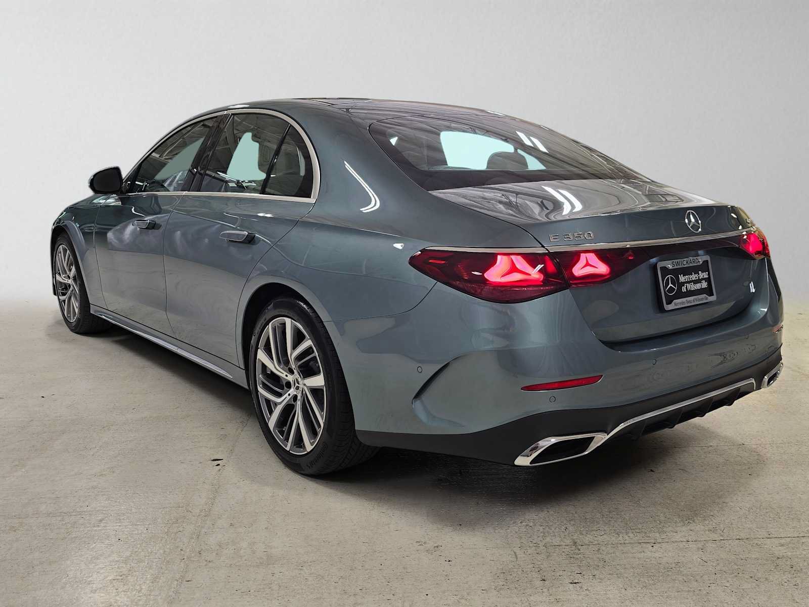 Used 2026 Mercedes-Benz E 350 4MATIC Sedan image 5