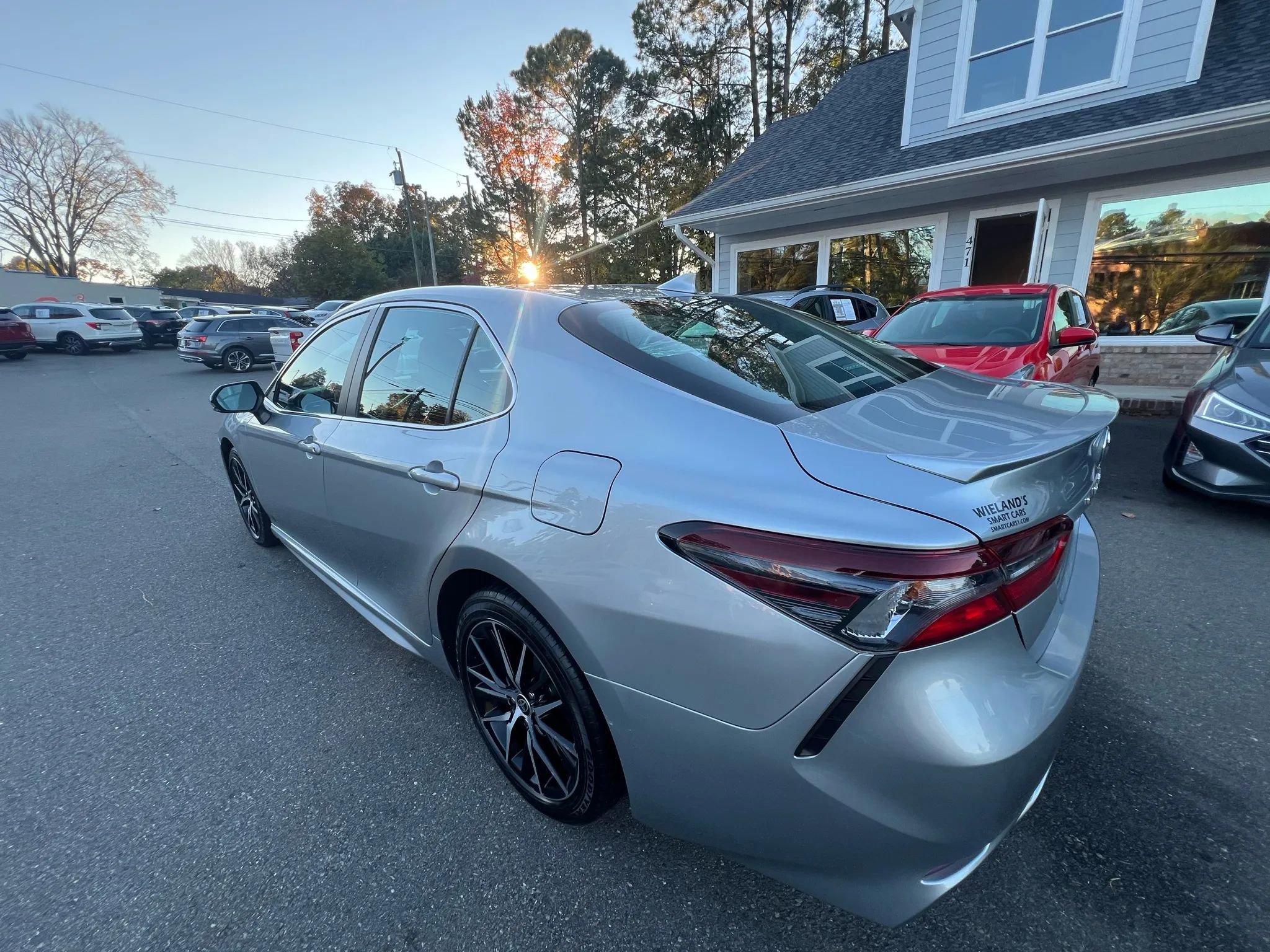 Used 2022 Toyota Camry SE image 3