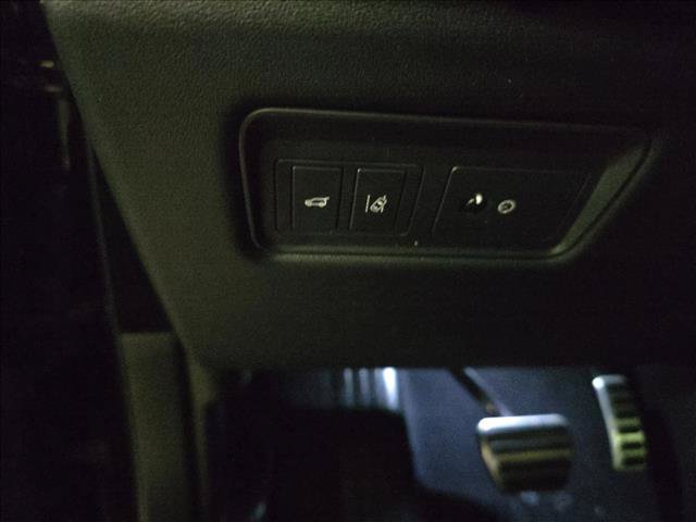 Used 2017 Land Rover Range Rover Sport SVR AWD/4WD image 26