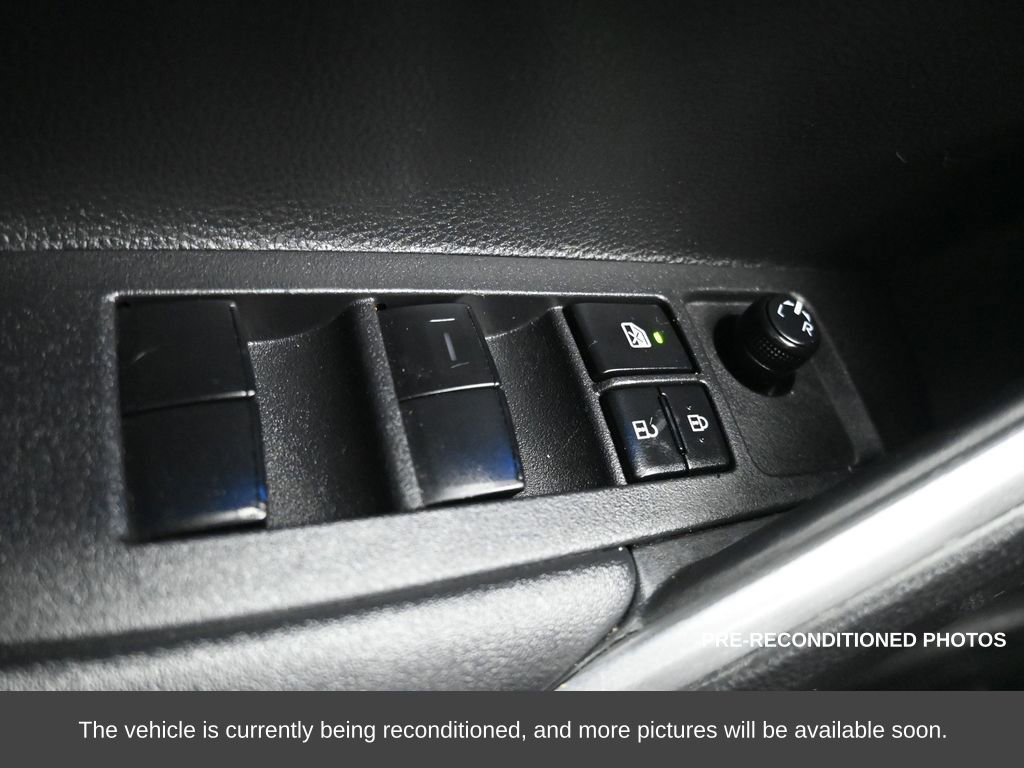 Used 2023 Toyota Corolla Cross XLE image 27