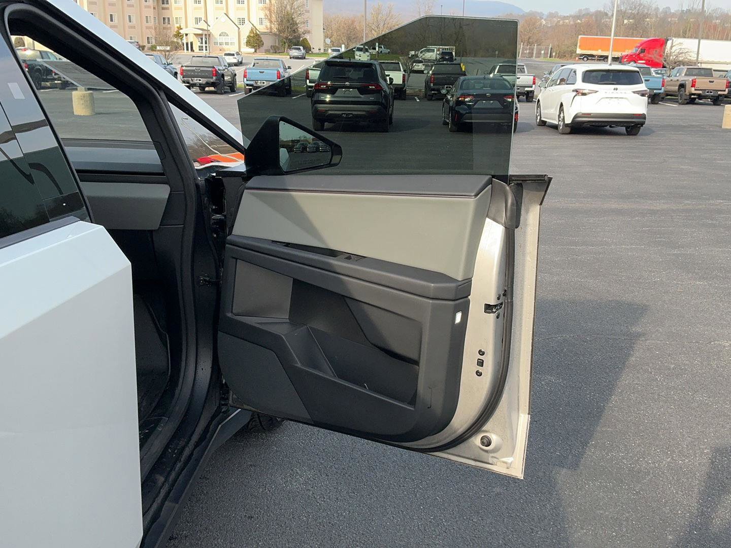 Used 2025 Tesla Cybertruck AWD Crew Cab image 24